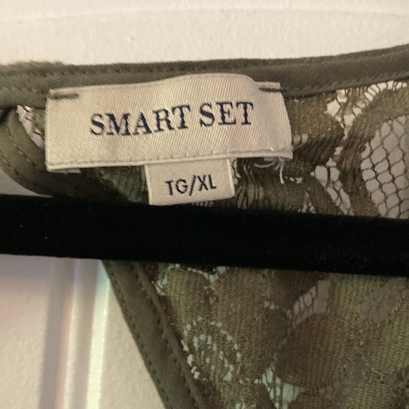 Smart Set sleeveless blouse. - Picture 5 of 5